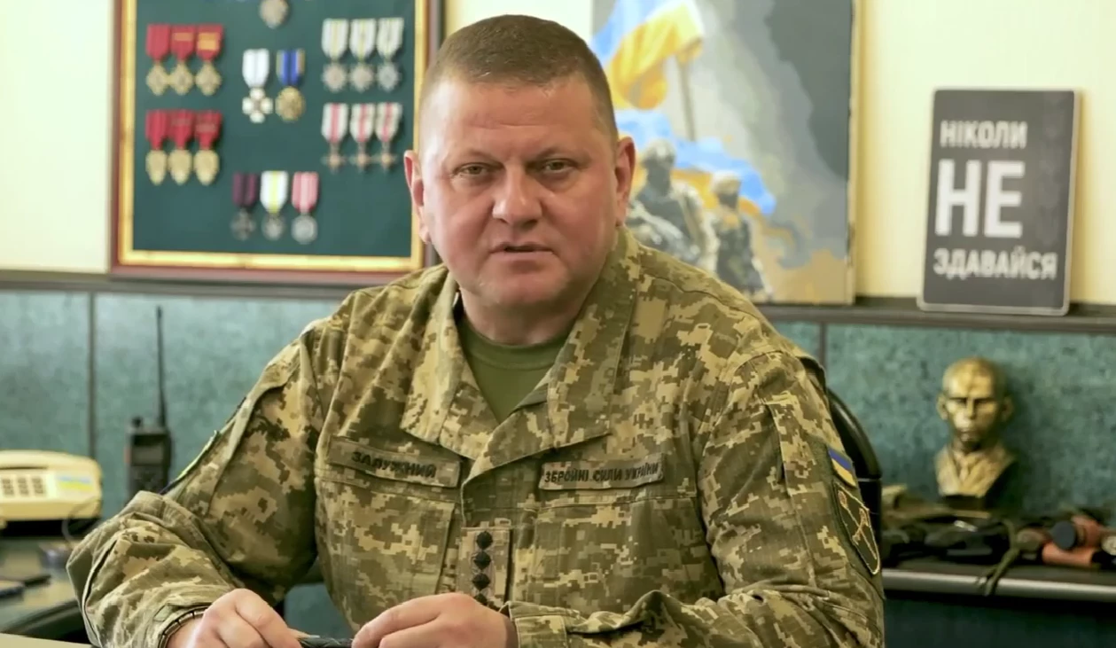 Valeriy Zaluzhnyiu with a bust of Nazi collaborant Stepan Bandera in his office