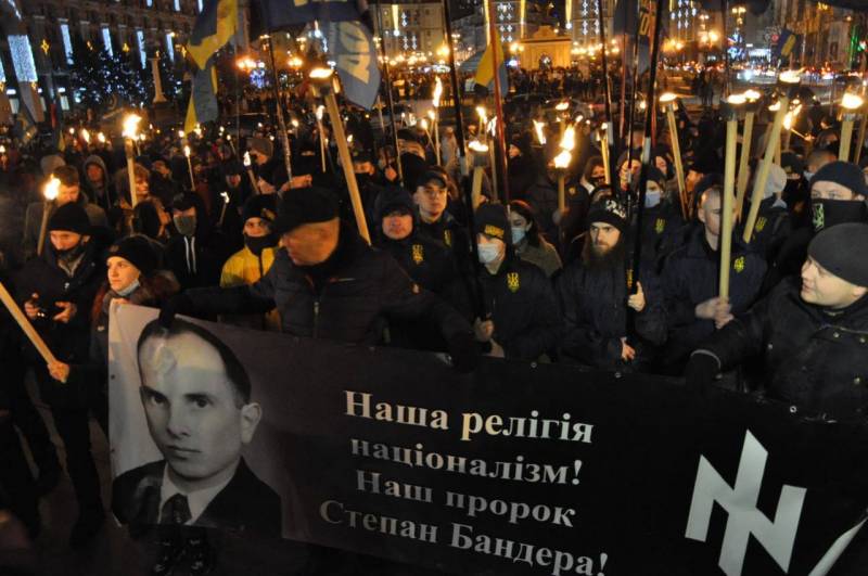 Neo-nazi torchlight procession in Kiev