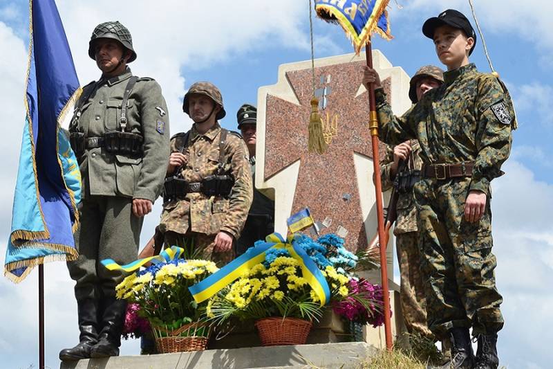 Ukrainian reenactors in Nazi uniforms pay tribute to soldiers of the SS "Galicia" division.
