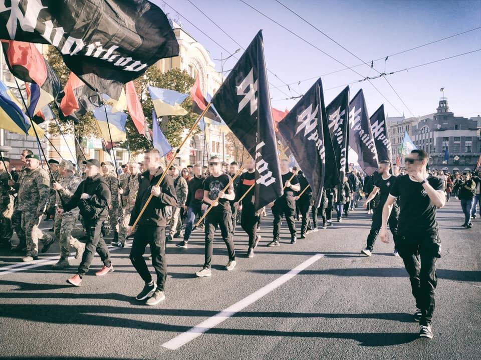 Ukrainian paramilitaries marching with neo-Nazi banners